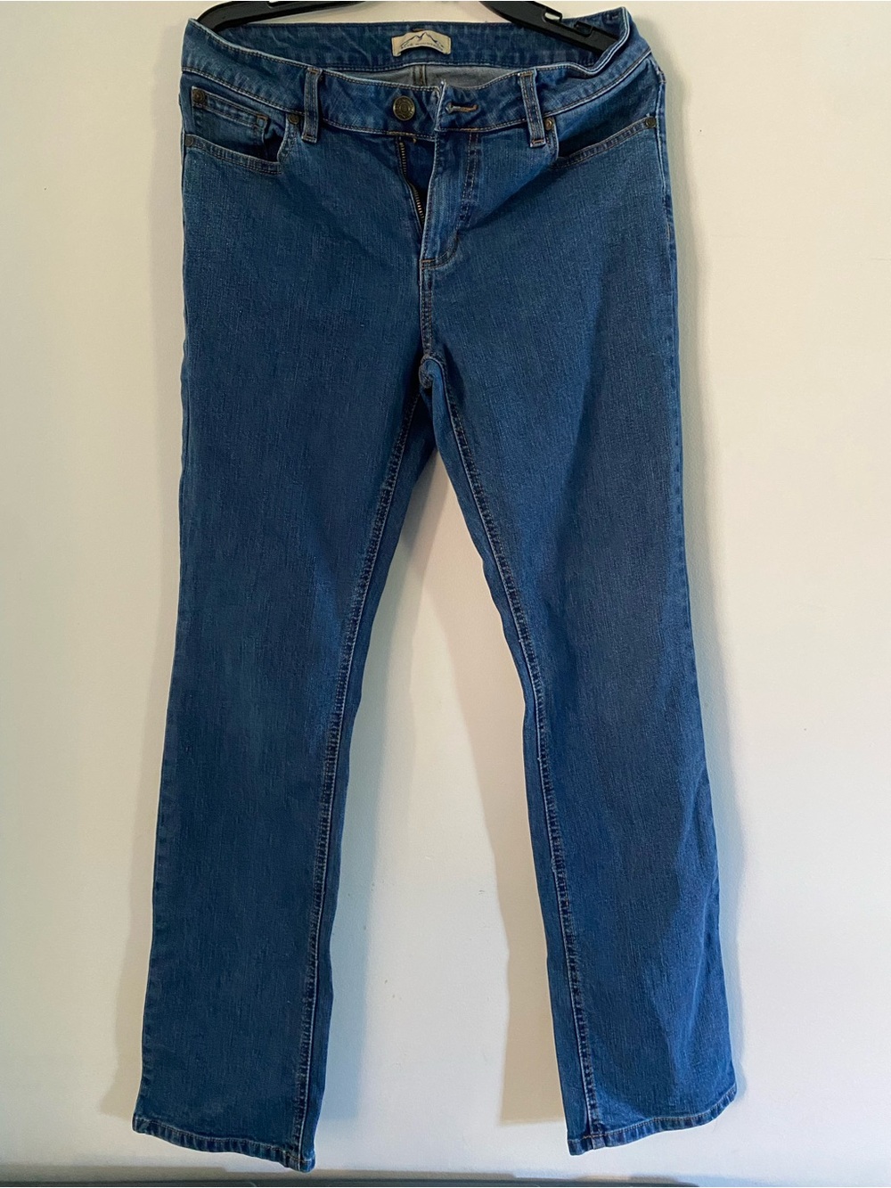 Blue Mountain Classic Straight Mid Blue Jeans.